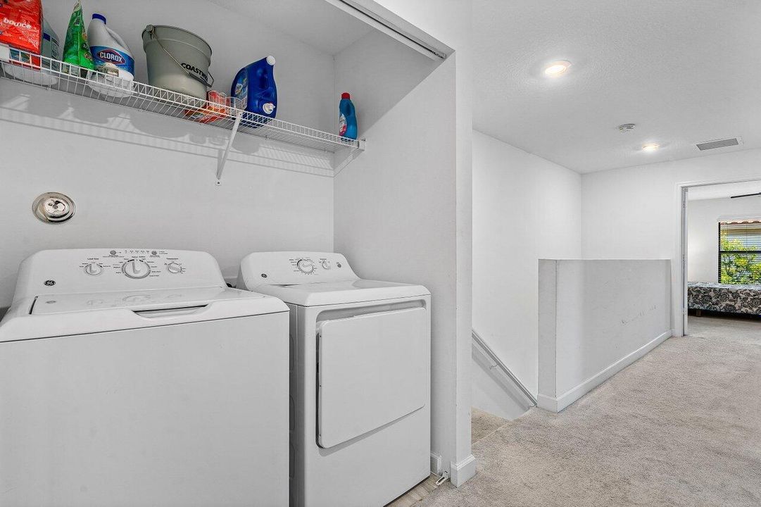 Под контрактом: $3,300 (4 спален, 2 ванн, 1743 Квадратных фут)