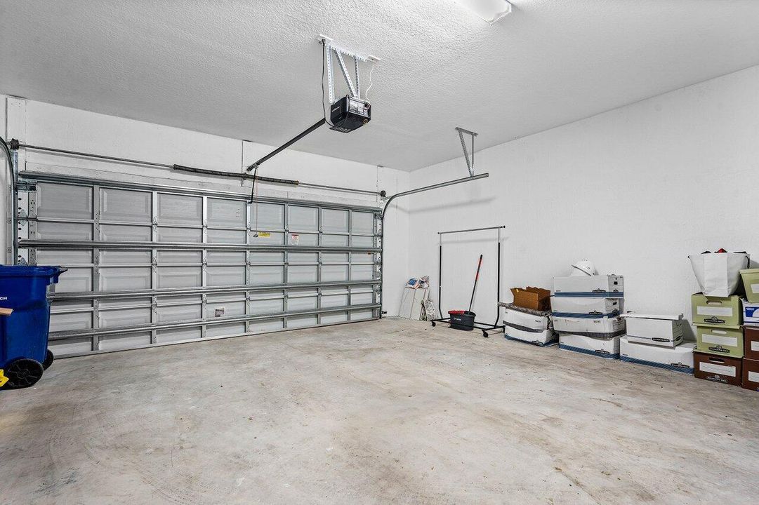 Под контрактом: $3,300 (4 спален, 2 ванн, 1743 Квадратных фут)