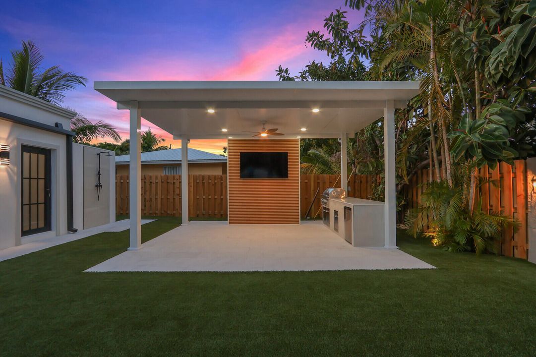 For Sale: $1,995,000 (4 beds, 4 baths, 3413 Square Feet)