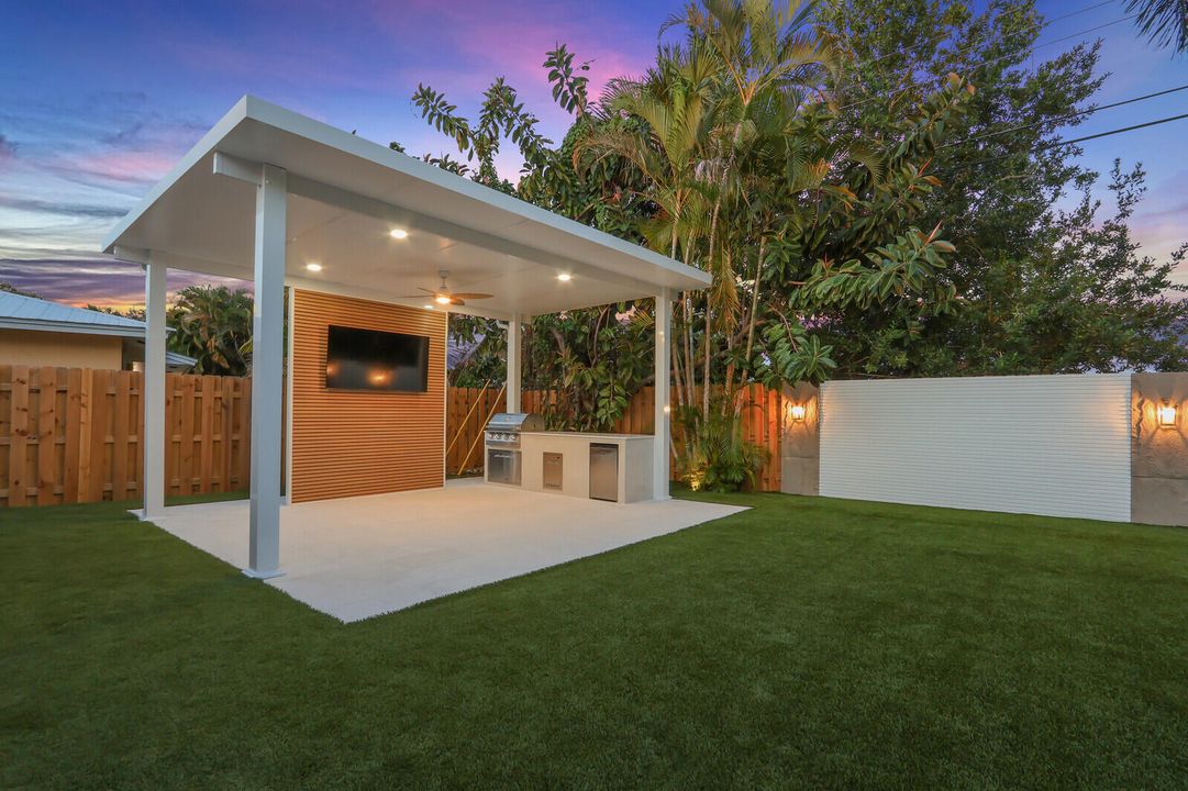 For Sale: $1,995,000 (4 beds, 4 baths, 3413 Square Feet)