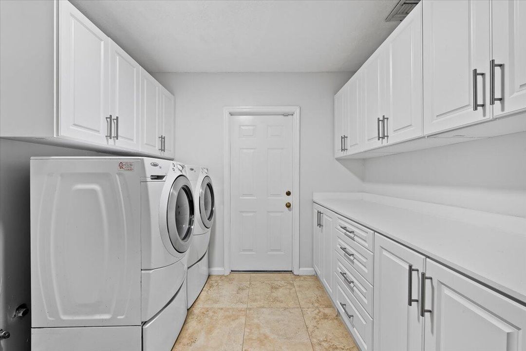 For Sale: $1,195,000 (3 beds, 3 baths, 2343 Square Feet)