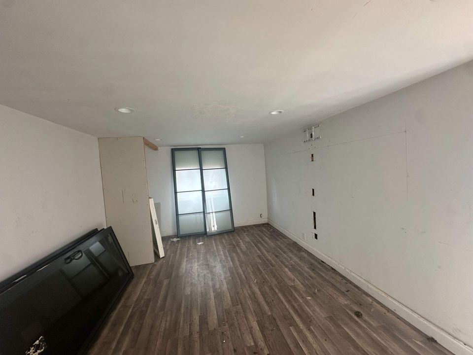 Active With Contract: $450,000 (2 beds, 1 baths, 2061 Square Feet)