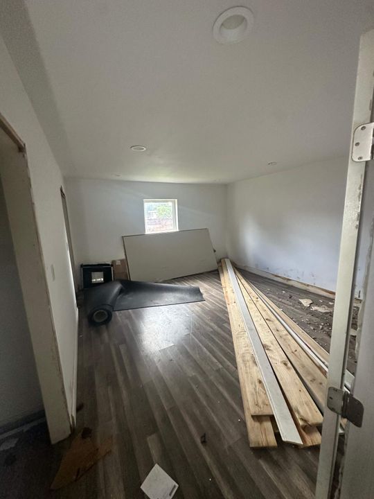 Active With Contract: $450,000 (2 beds, 1 baths, 2061 Square Feet)