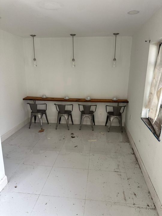 Active With Contract: $450,000 (2 beds, 1 baths, 2061 Square Feet)