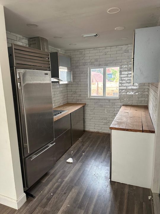 Active With Contract: $450,000 (2 beds, 1 baths, 2061 Square Feet)