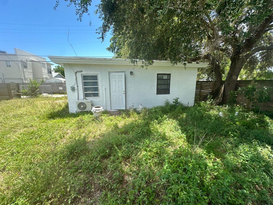 Active With Contract: $450,000 (2 beds, 1 baths, 2061 Square Feet)