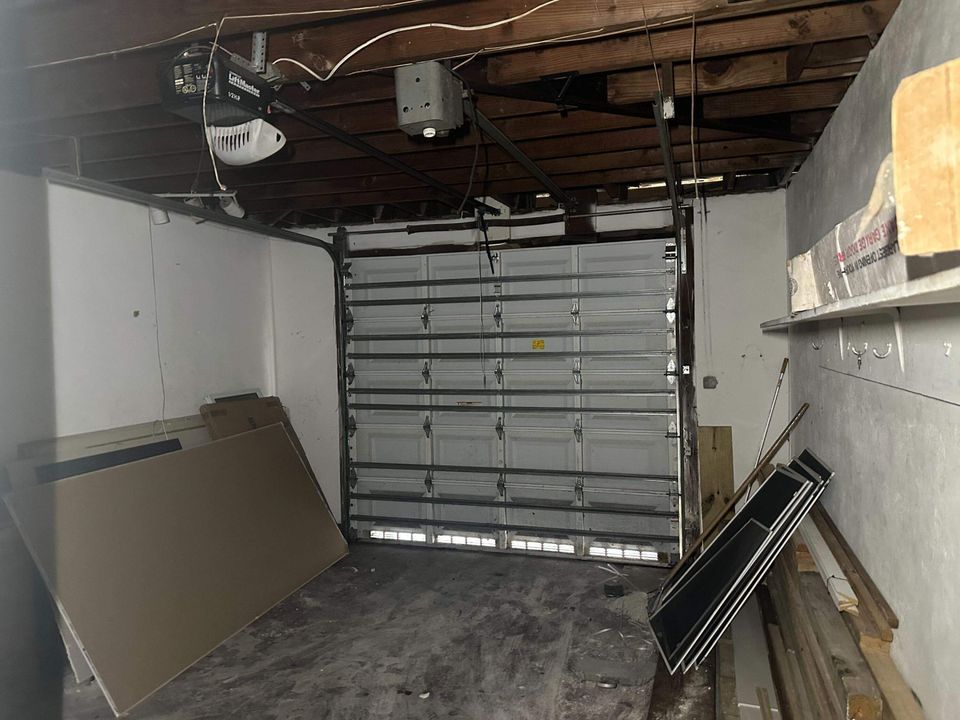 Active With Contract: $450,000 (2 beds, 1 baths, 2061 Square Feet)