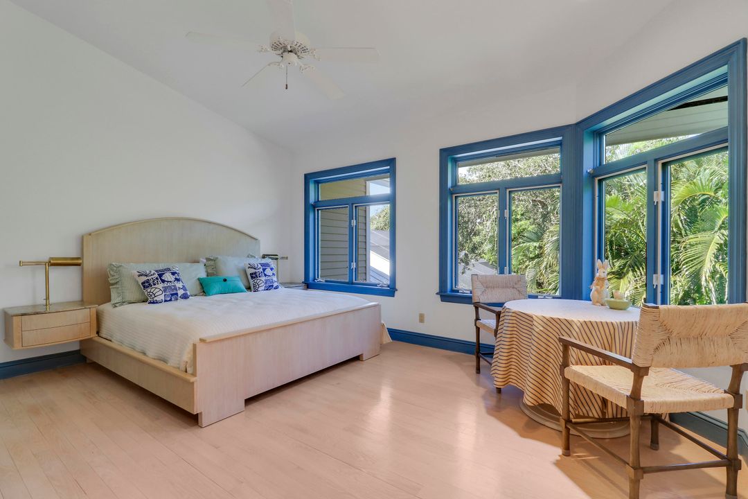 For Sale: $1,695,000 (4 beds, 5 baths, 5297 Square Feet)