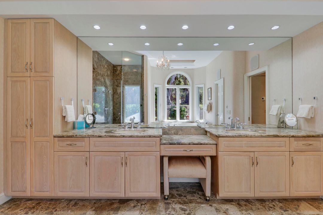 For Sale: $1,695,000 (4 beds, 5 baths, 5297 Square Feet)