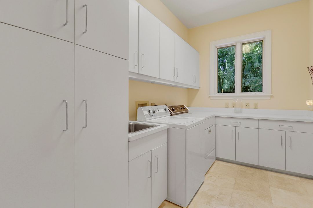 For Sale: $1,695,000 (4 beds, 5 baths, 5297 Square Feet)