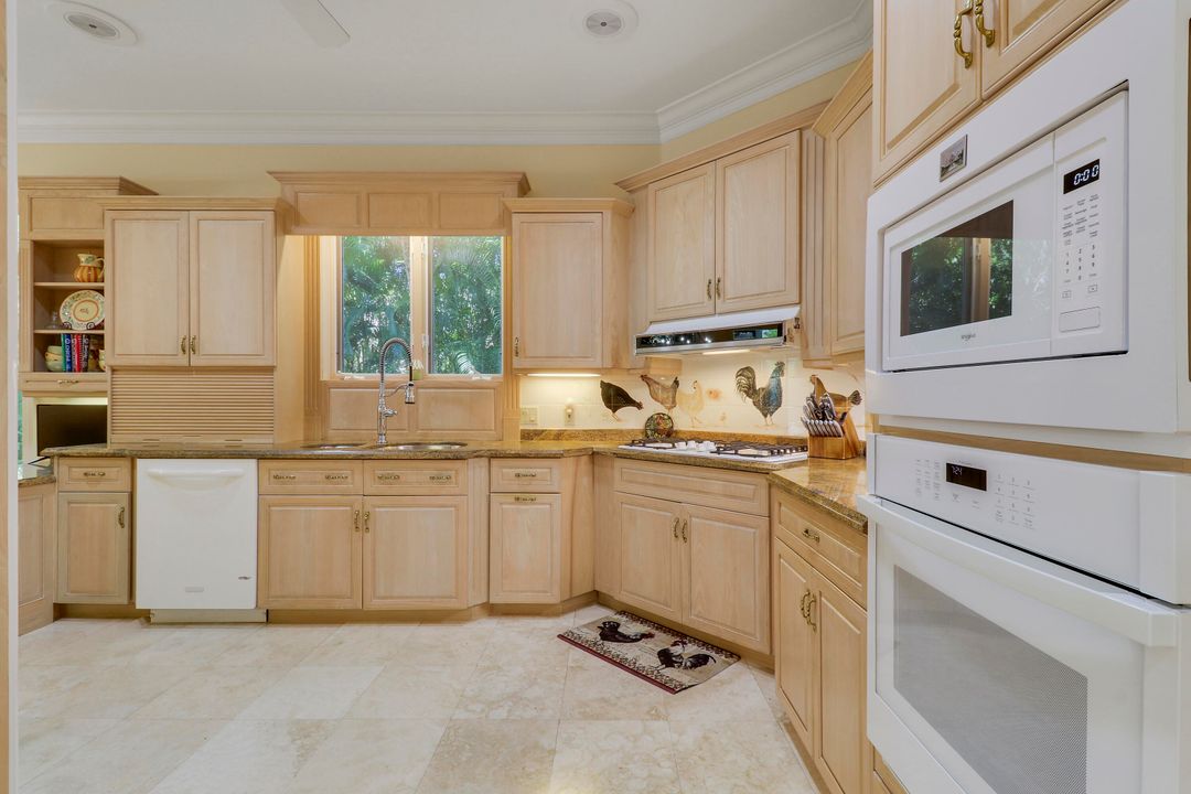 For Sale: $1,695,000 (4 beds, 5 baths, 5297 Square Feet)