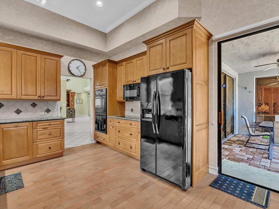 For Rent: $7,500 (3 beds, 2 baths, 2585 Square Feet)