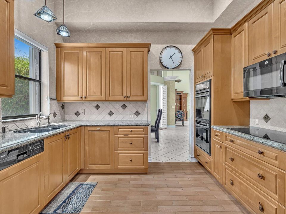 For Rent: $7,500 (3 beds, 2 baths, 2585 Square Feet)