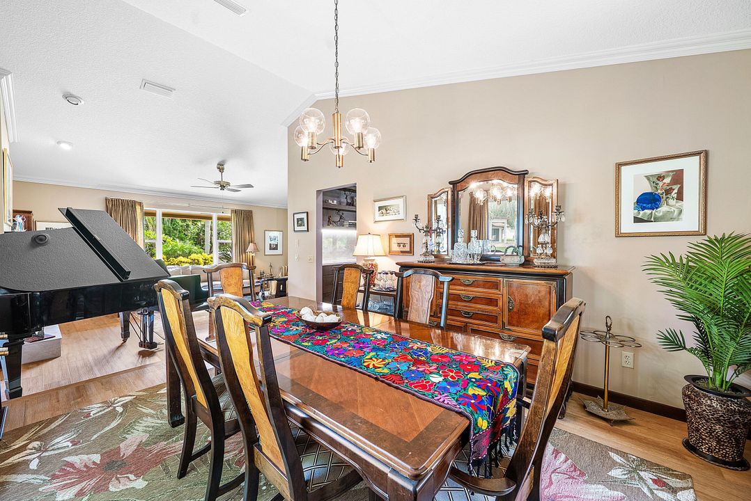 На продажу: $769,000 (5 спален, 3 ванн, 3543 Квадратных фут)