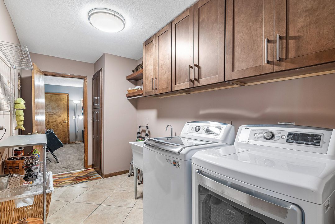 На продажу: $769,000 (5 спален, 3 ванн, 3543 Квадратных фут)