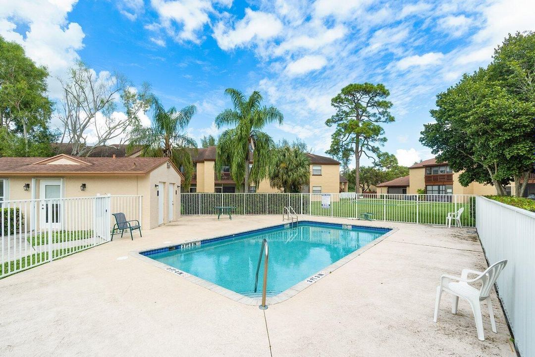 Active With Contract: $2,100 (2 beds, 2 baths, 1165 Square Feet)