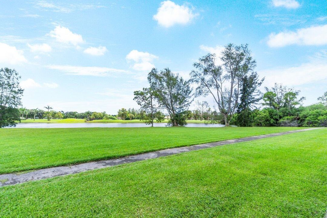 Active With Contract: $2,100 (2 beds, 2 baths, 1165 Square Feet)