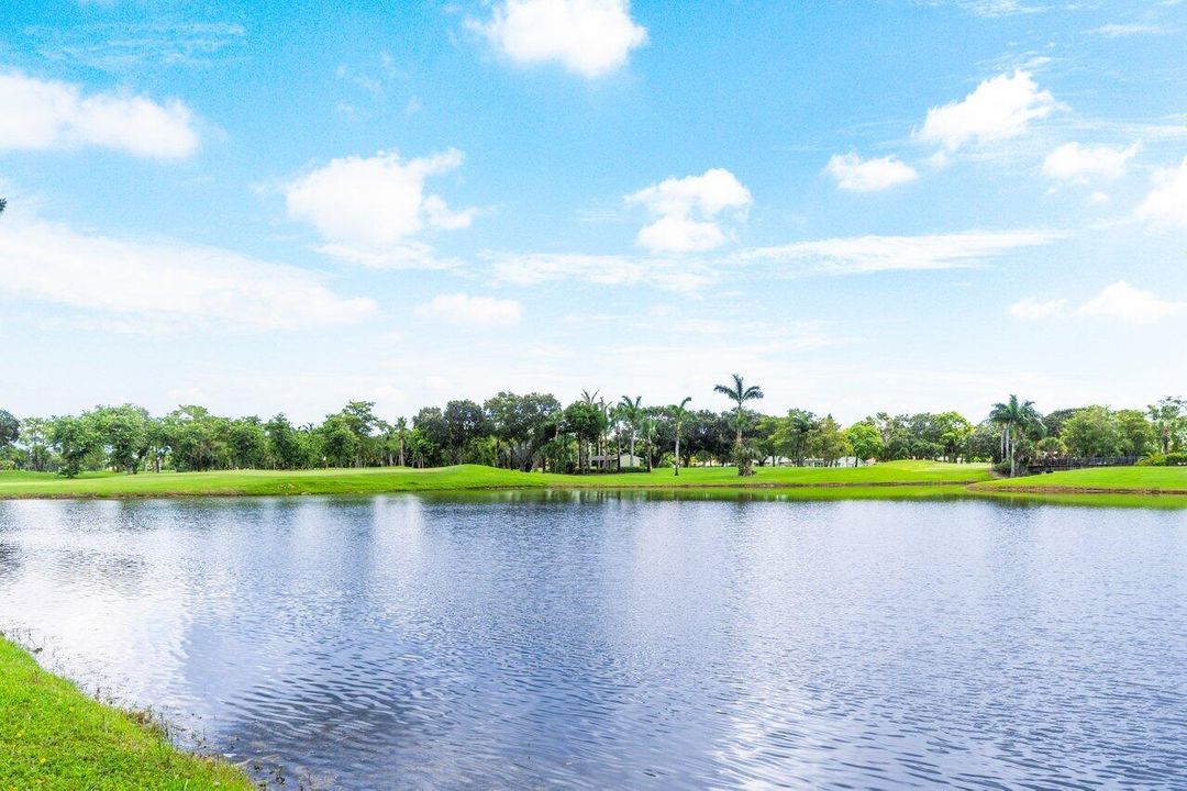 Active With Contract: $2,100 (2 beds, 2 baths, 1165 Square Feet)