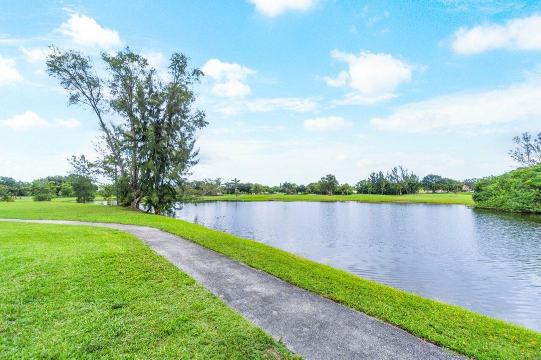 Active With Contract: $2,100 (2 beds, 2 baths, 1165 Square Feet)