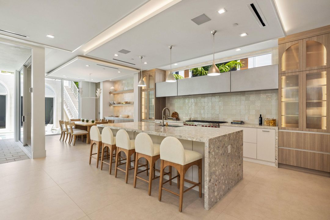 En Venta: $5,495,000 (5 camas, 5 baños, 4813 Pies cuadrados)