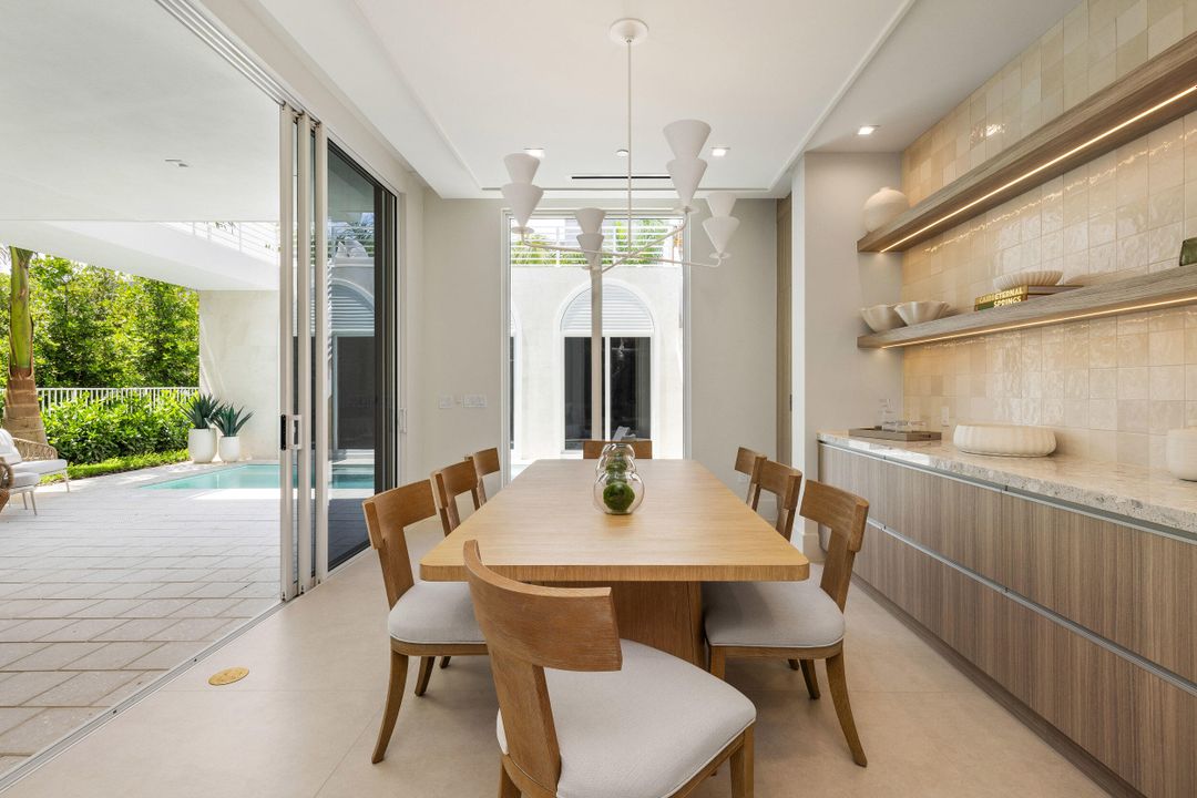 En Venta: $5,495,000 (5 camas, 5 baños, 4813 Pies cuadrados)