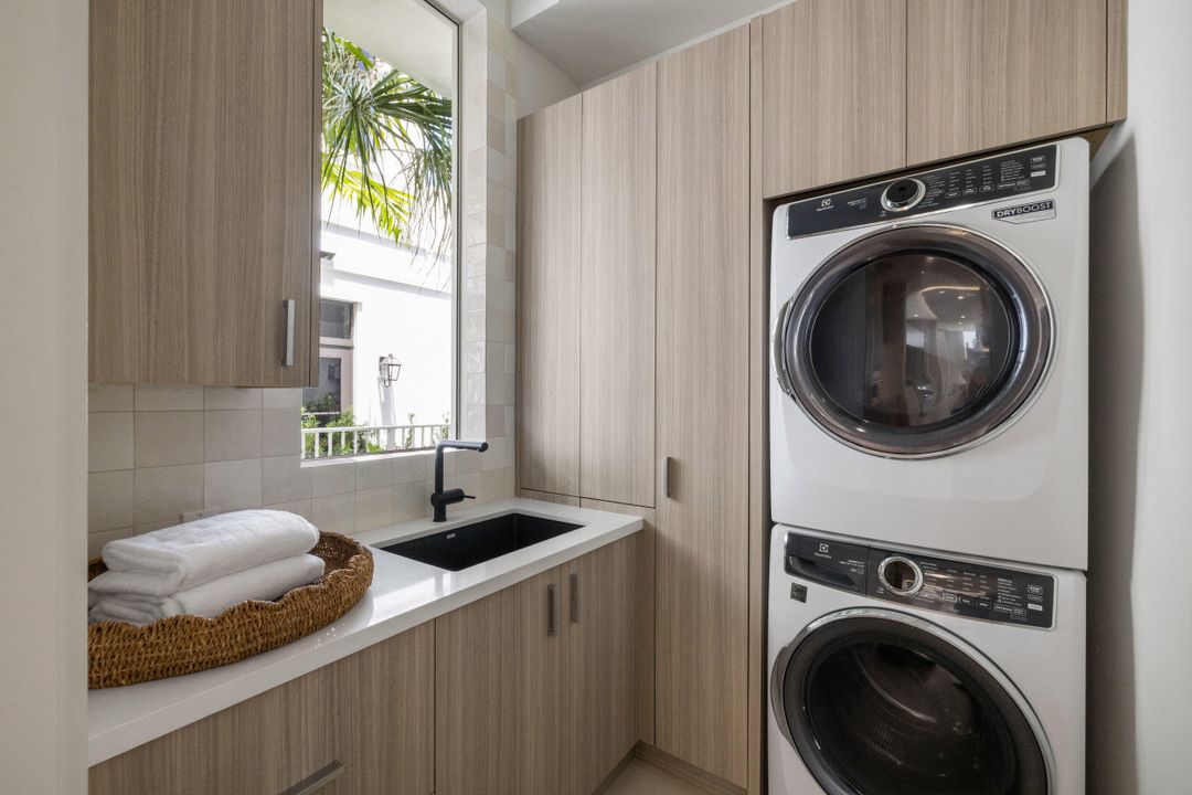 En Venta: $5,495,000 (5 camas, 5 baños, 4813 Pies cuadrados)