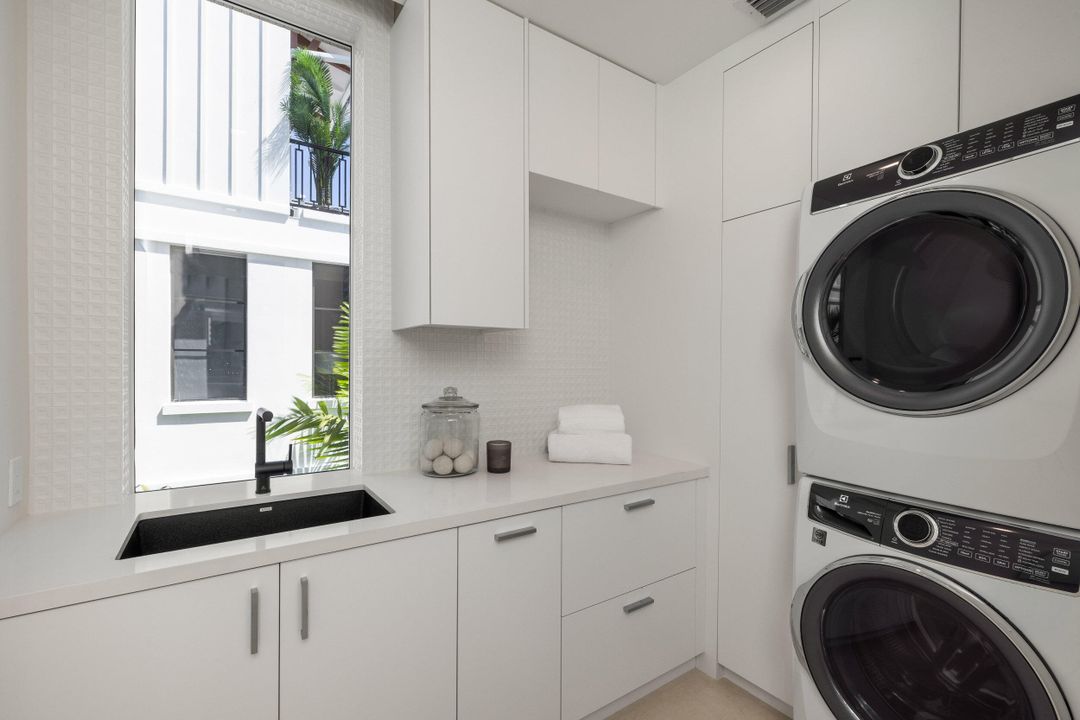 En Venta: $5,495,000 (5 camas, 5 baños, 4813 Pies cuadrados)