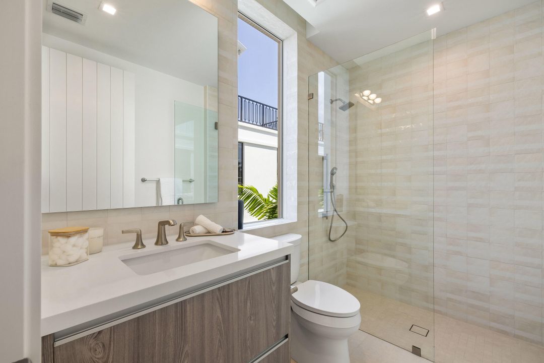 En Venta: $5,495,000 (5 camas, 5 baños, 4813 Pies cuadrados)