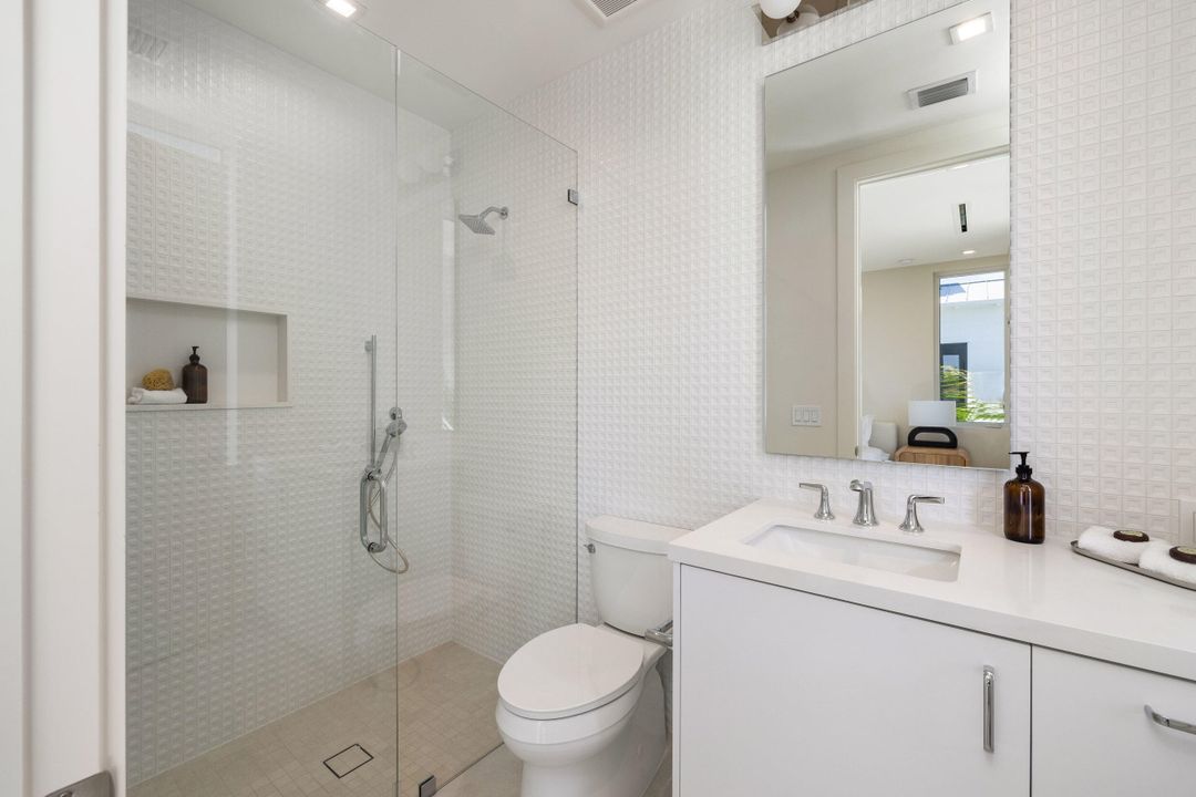 En Venta: $5,495,000 (5 camas, 5 baños, 4813 Pies cuadrados)