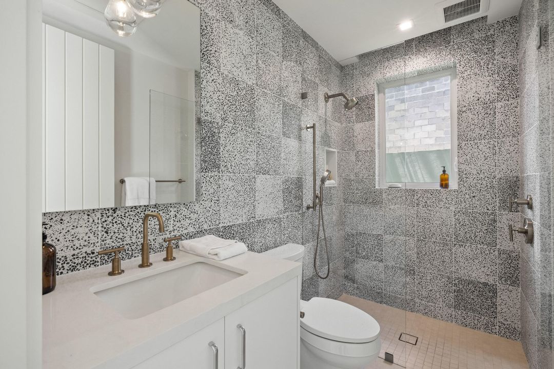 En Venta: $5,495,000 (5 camas, 5 baños, 4813 Pies cuadrados)