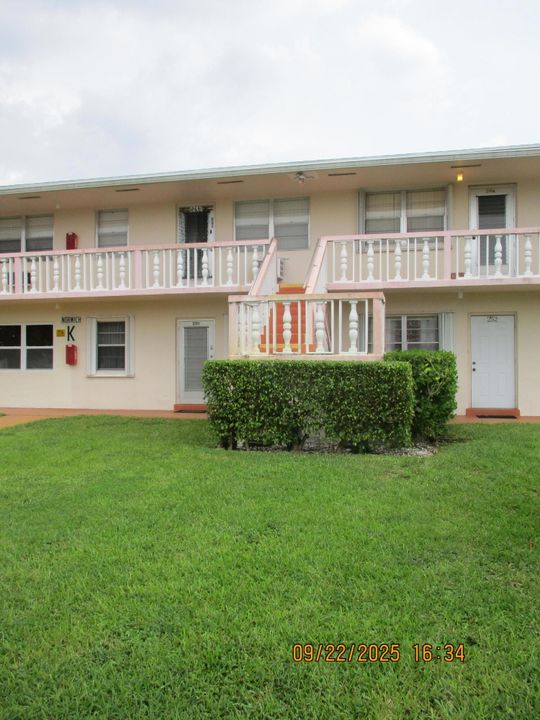 For Sale: $76,900 (2 beds, 1 baths, 819 Square Feet)