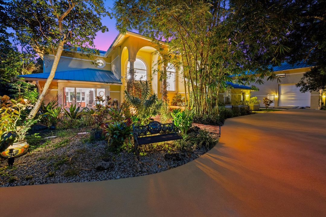 For Sale: $1,874,000 (5 beds, 4 baths, 4032 Square Feet)