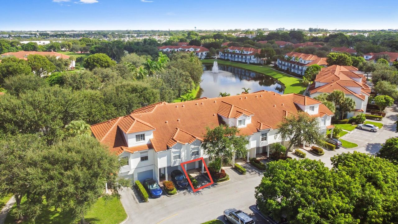 合同活跃: $365,000 (2 贝兹, 2 浴室, 1058 平方英尺)