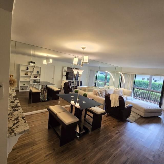 Activo con contrato: $2,700 (2 camas, 2 baños, 1180 Pies cuadrados)