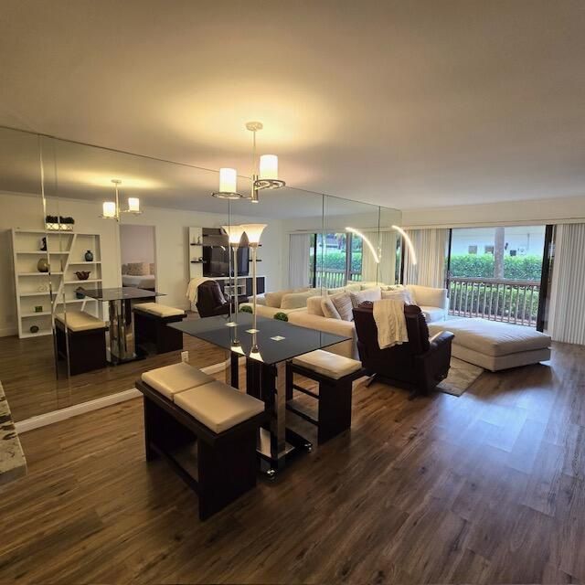 Activo con contrato: $2,700 (2 camas, 2 baños, 1180 Pies cuadrados)