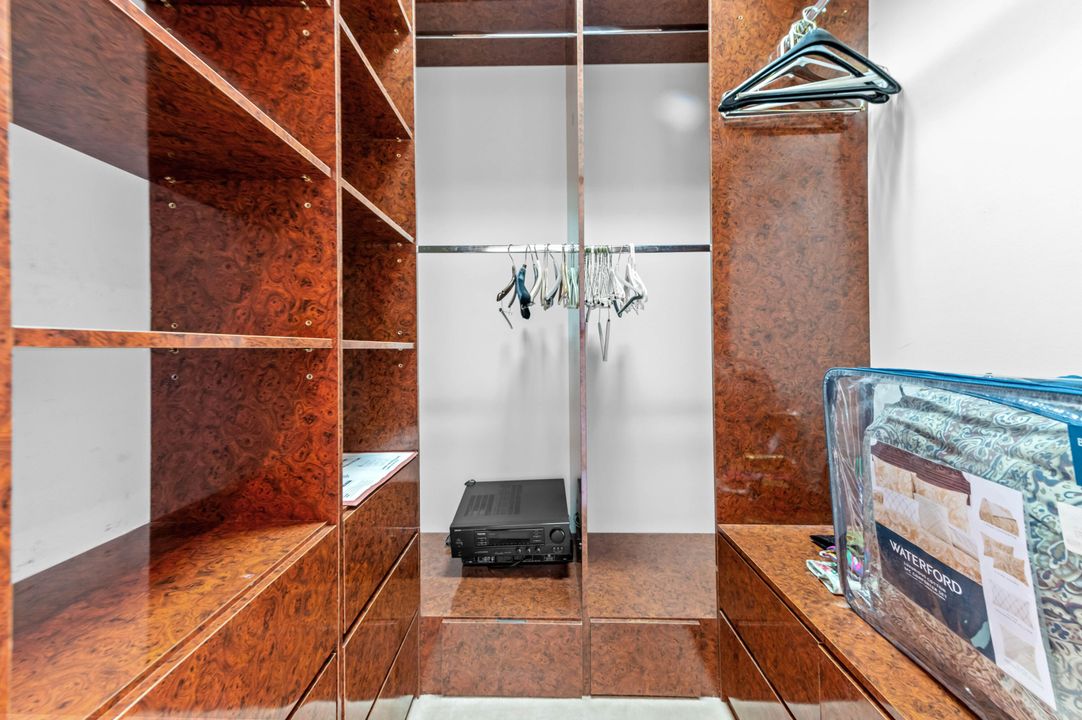 Activo con contrato: $699,000 (4 camas, 2 baños, 2831 Pies cuadrados)