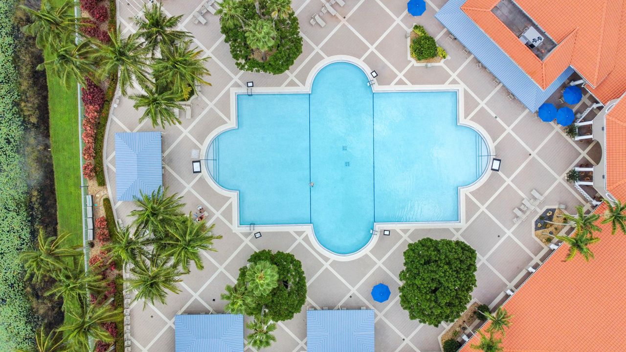 Activo con contrato: $699,000 (4 camas, 2 baños, 2831 Pies cuadrados)