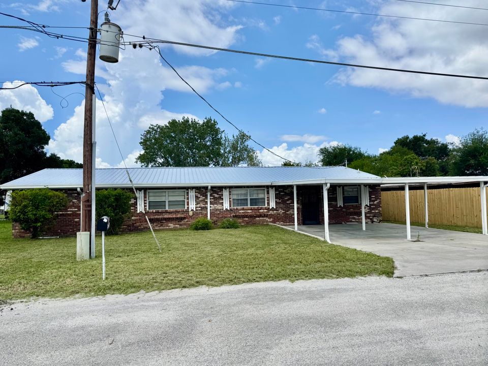 For Sale: $260,000 (3 beds, 2 baths, 2109 Square Feet)