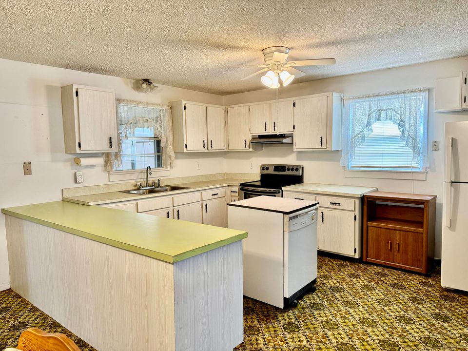 For Sale: $260,000 (3 beds, 2 baths, 2109 Square Feet)