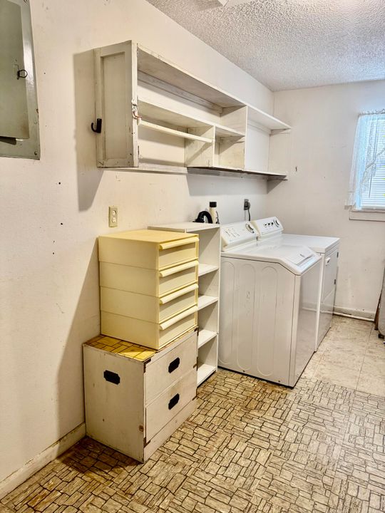 For Sale: $260,000 (3 beds, 2 baths, 2109 Square Feet)