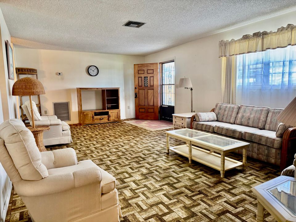 For Sale: $260,000 (3 beds, 2 baths, 2109 Square Feet)