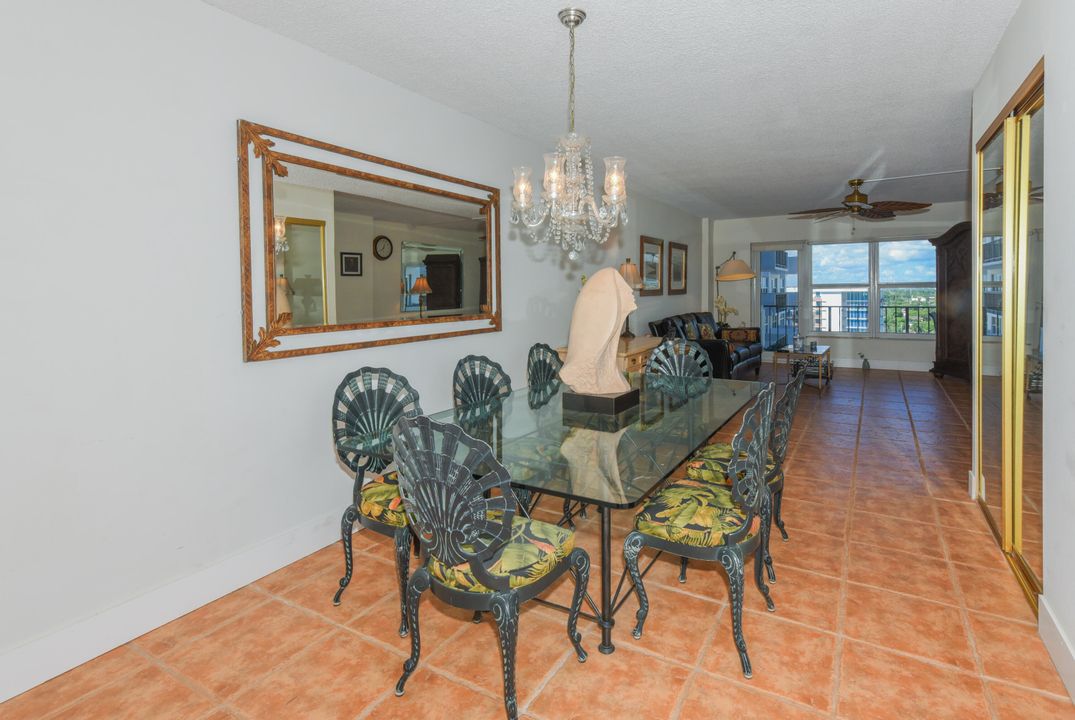 合同活跃: $1,950 (1 贝兹, 1 浴室, 890 平方英尺)