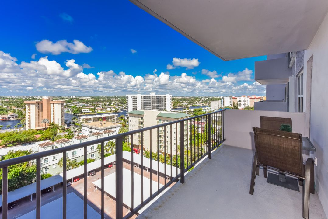 合同活跃: $1,950 (1 贝兹, 1 浴室, 890 平方英尺)