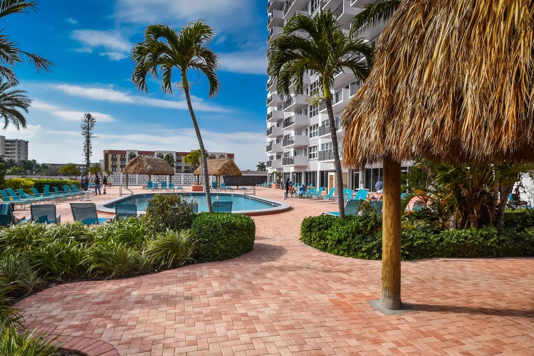 合同活跃: $1,950 (1 贝兹, 1 浴室, 890 平方英尺)