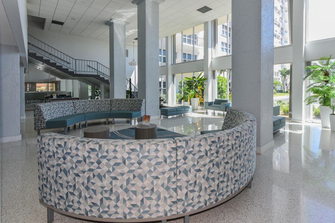 合同活跃: $1,950 (1 贝兹, 1 浴室, 890 平方英尺)