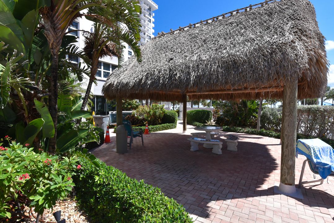 合同活跃: $1,950 (1 贝兹, 1 浴室, 890 平方英尺)