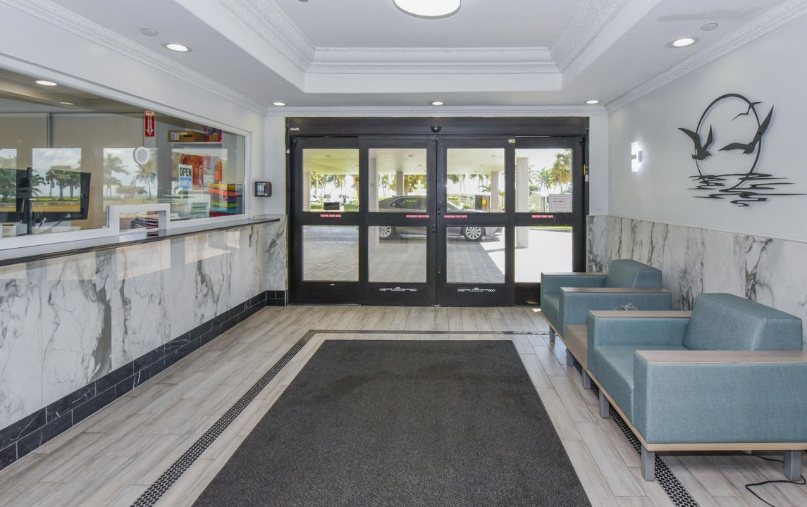 合同活跃: $1,950 (1 贝兹, 1 浴室, 890 平方英尺)