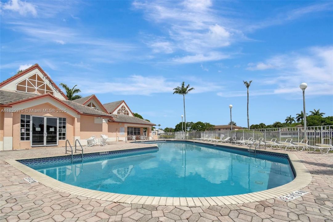 For Sale: $432,900 (3 beds, 3 baths, 1468 Square Feet)