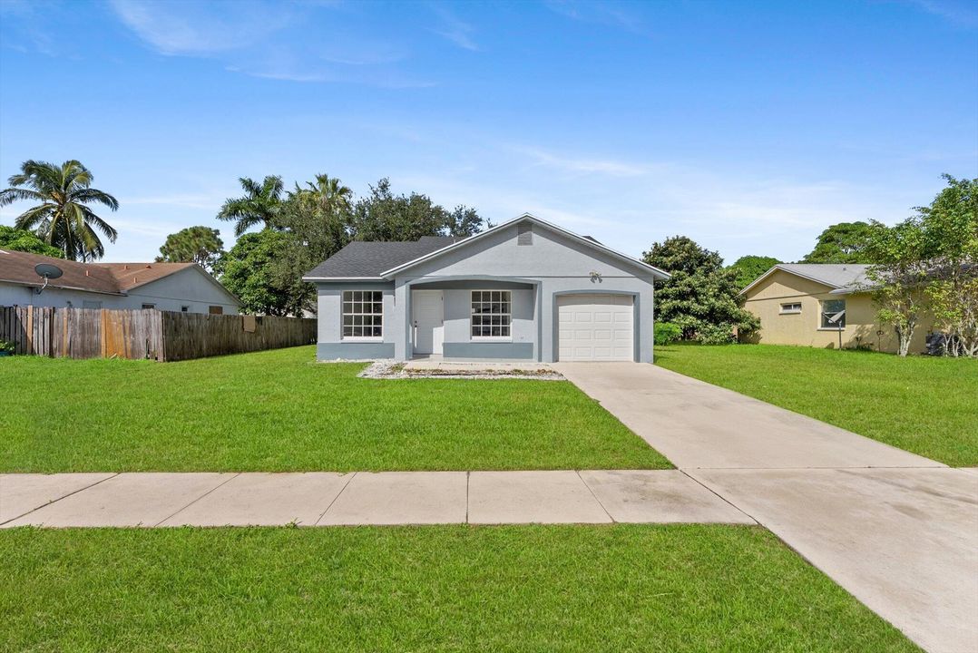 Active With Contract: $465,000 (3 beds, 2 baths, 1158 Square Feet)