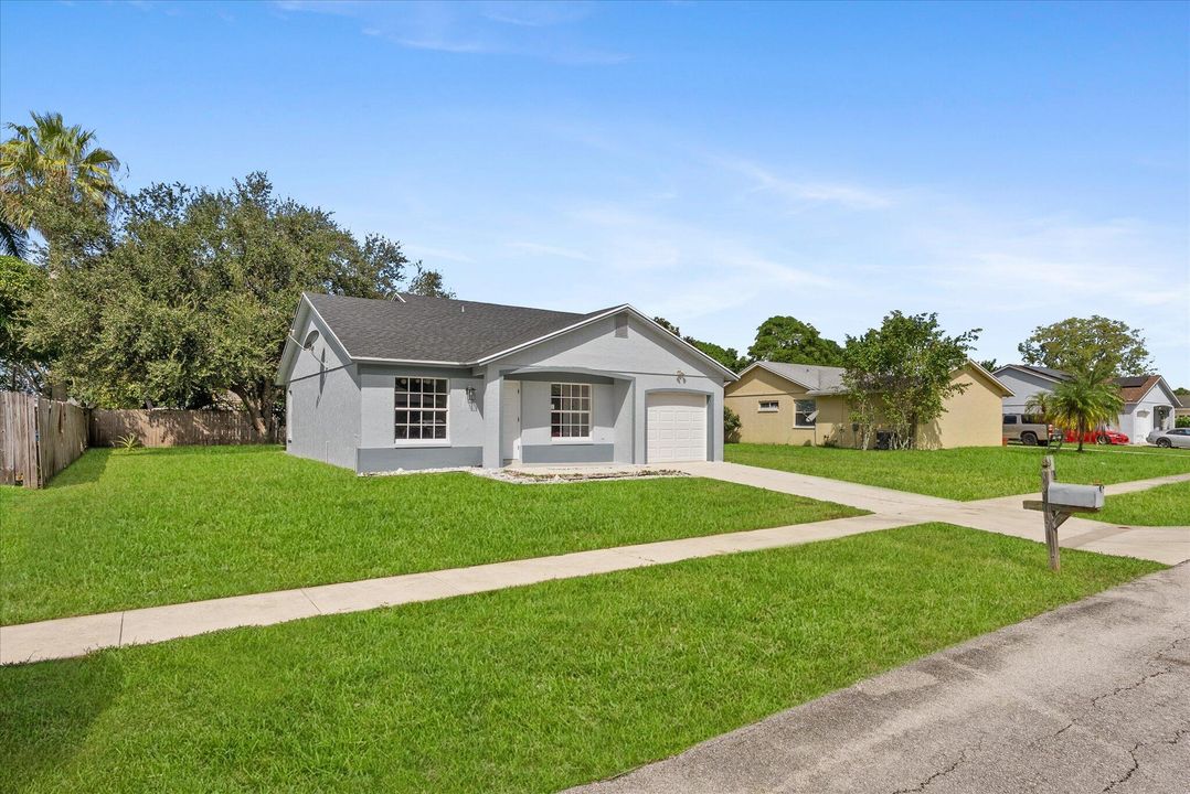 Active With Contract: $465,000 (3 beds, 2 baths, 1158 Square Feet)